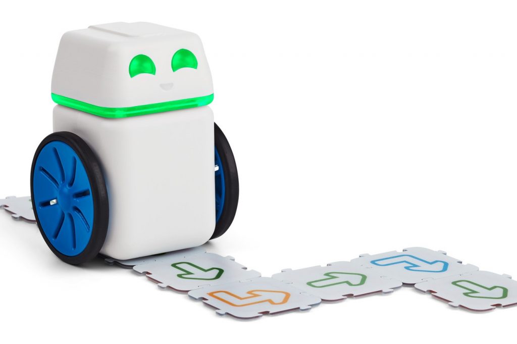 Tiny KUBO robot teaches children to code - ITP.net